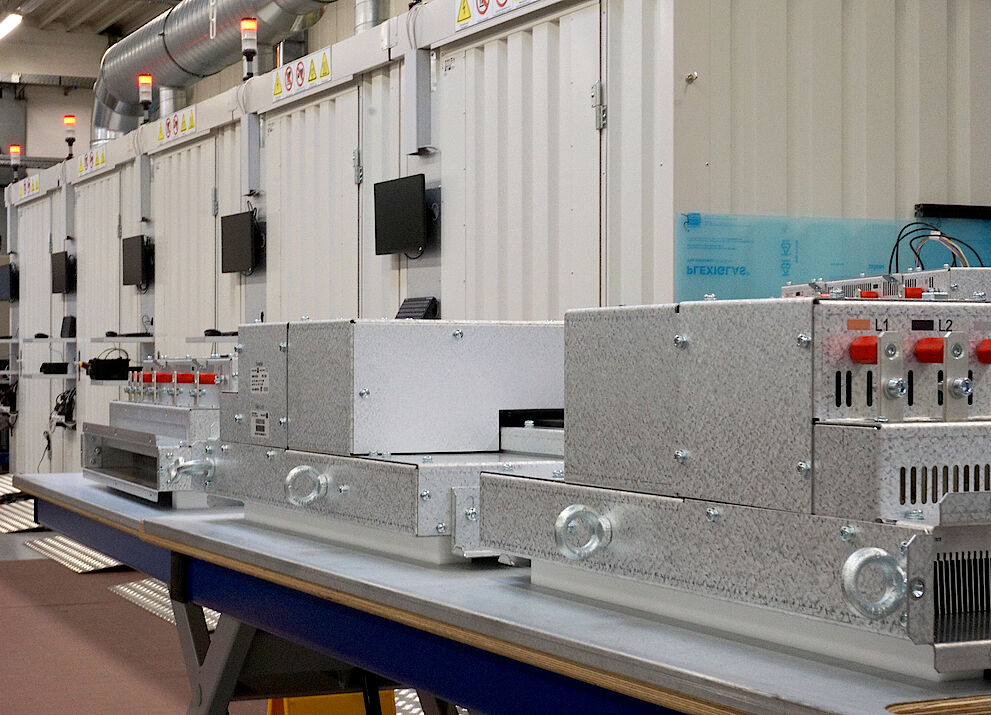 SIEB & MEYER schafft neue Fertigungskapazitäten für die Montage und Prüfung seiner Multi-Level Drive Controller der Baureihen SD2M und SD4M am Lüneburger Hafen.