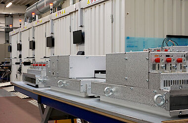 SIEB & MEYER schafft neue Fertigungskapazitäten für die Montage und Prüfung seiner Multi-Level Drive Controller der Baureihen SD2M und SD4M am Lüneburger Hafen.
