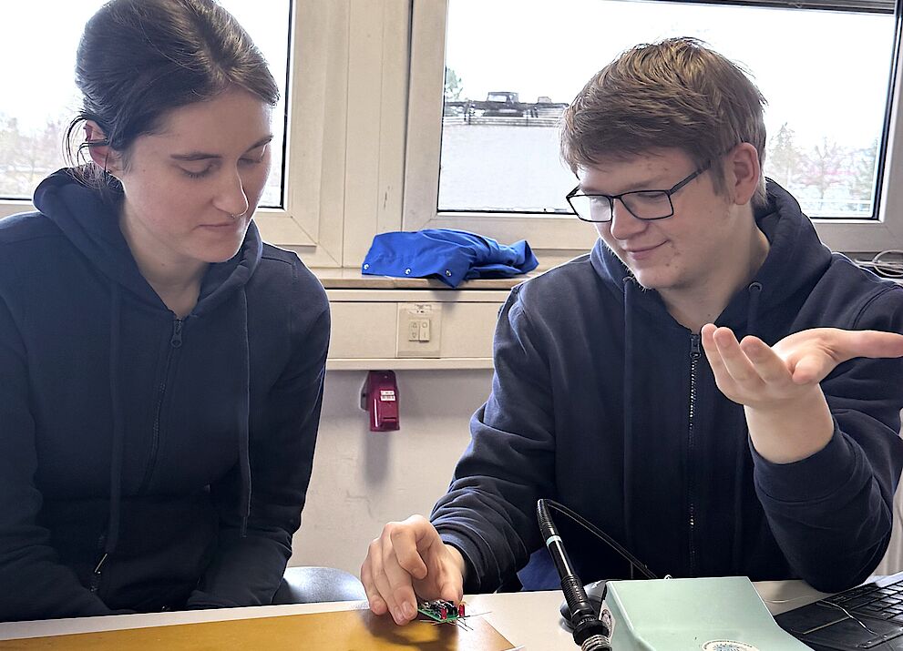 Löten beim Tag der offenen Tür