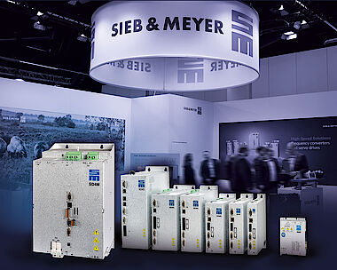 Auf der SPS 2026 zeigt SIEB & MEYER die vollständige SD4S-Serie. Ergänzt werden die SD4S durch Geräte der SD4B- und SD4M-Serien. Damit steht für jedes Gerät aus der bisherigen SD2S-Familie ein Nachfolger auf Basis der neuen Gerätegeneration mit überarbeiteter Technologie zur Verfügung.